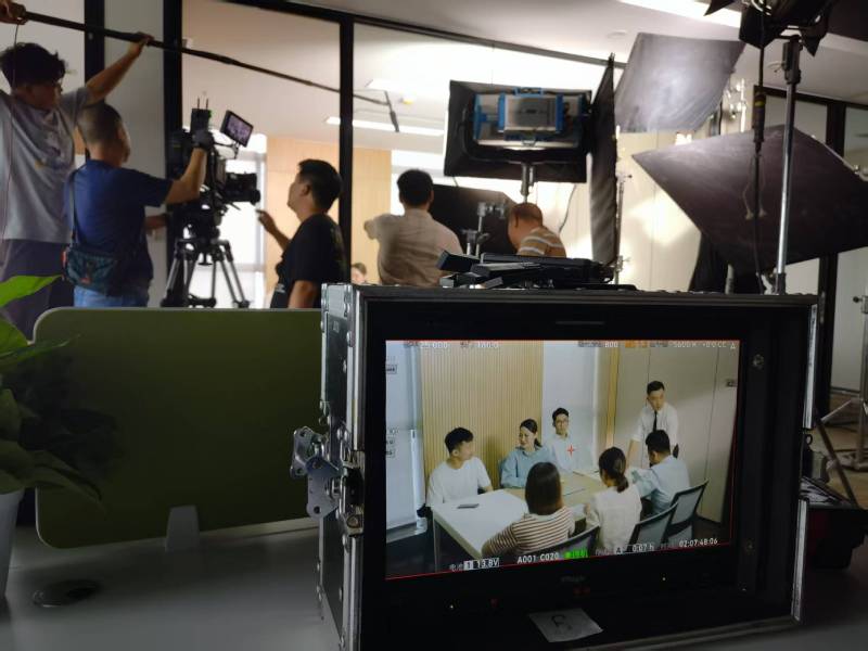 盖州市TVC拍摄公司：科技产品视觉化大师，诠释未来感与功能美学